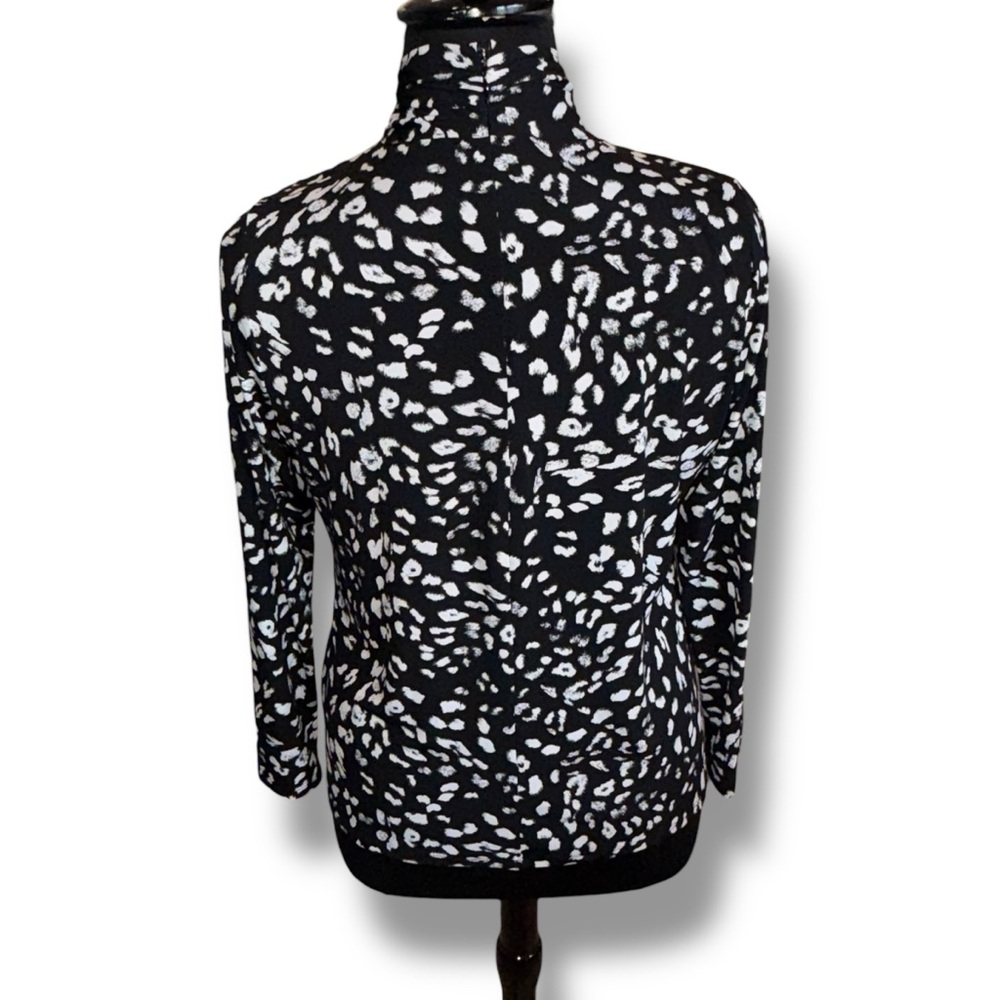 VINCE CAMUTO Abstract Animal Print High-Collar Keyhole Blouse - Rick Black 1X - Picture 3 of 13